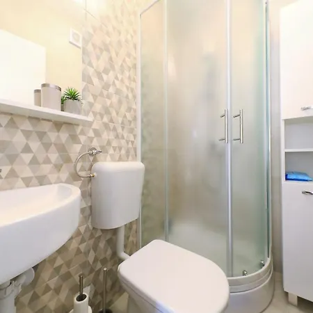 Hibis, No 2 Starigrad Paklenica