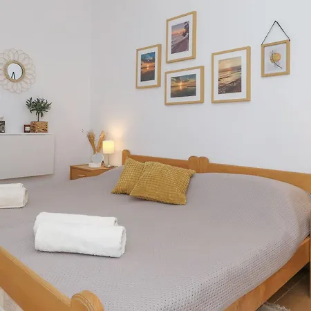 Hibis, No 2 Appartement *