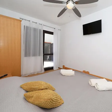 Hibis, No 2 스타리그라드 파클레니차