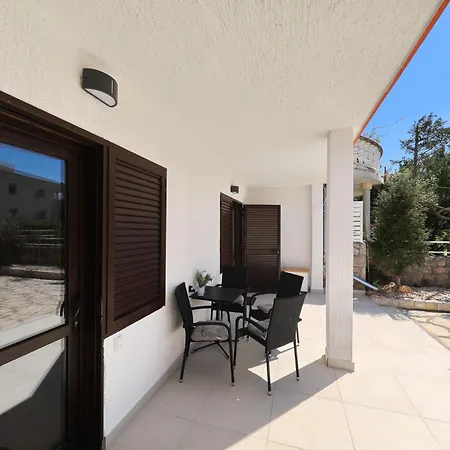 Hibis, No 2 * Starigrad Paklenica