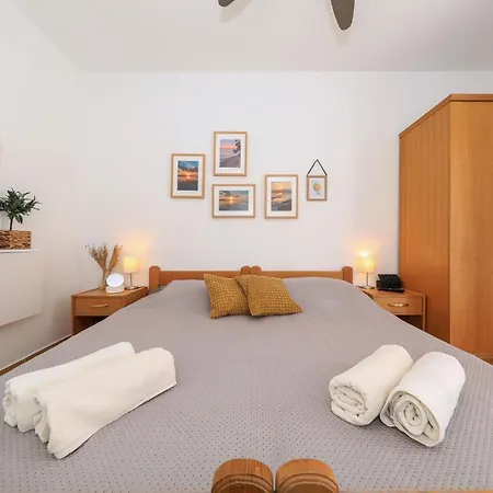 Hibis, No 2 Appartement