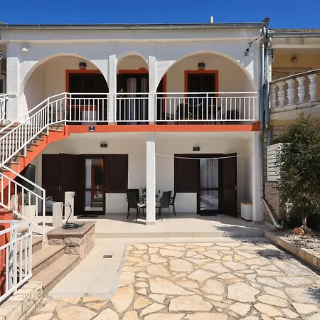 Hibis, No 2 3* Starigrad Paklenica