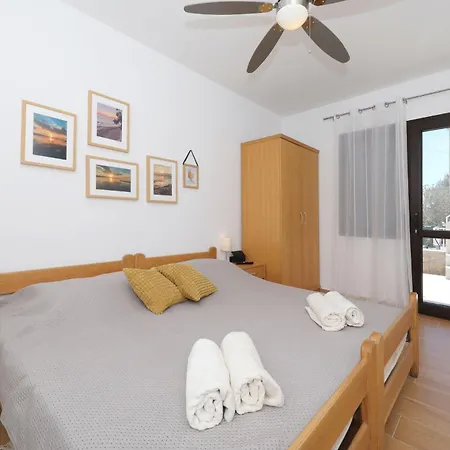 Hibis, No 2 Gostinjska kuća