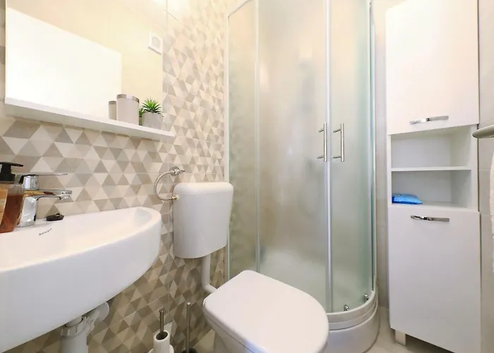 Hibis, No 2 Стариград-Пакленица