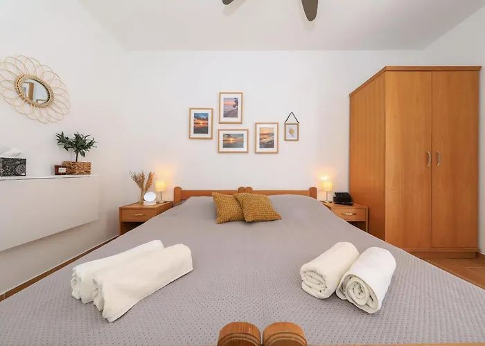 Hibis, No 2 3* Starigrad Paklenica