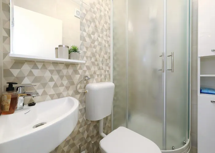 Hibis, No 2 3* Starigrad Paklenica